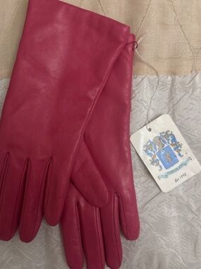 NWT Portolano cashmere lined leather gloves